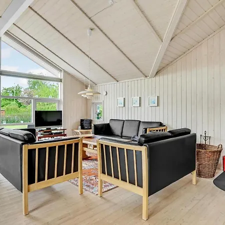 4 Bedroom In *